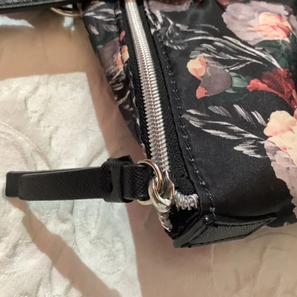 EUC Nine West‎ Tote Floral black/rose